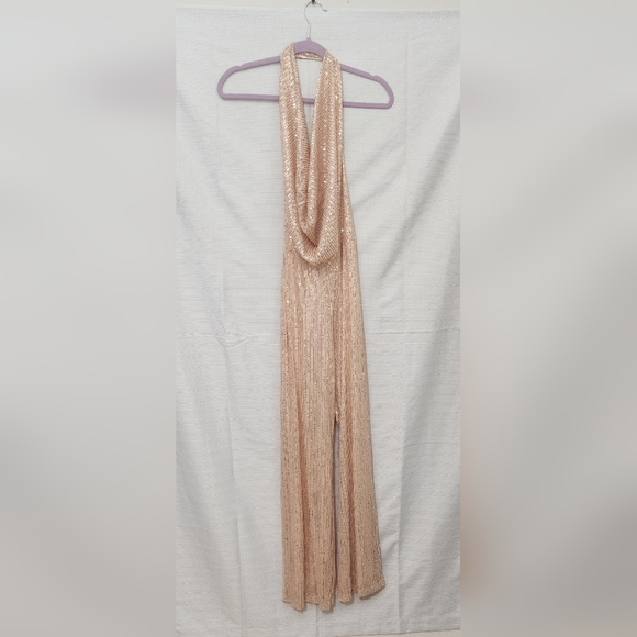NWT TRENDY & UNIQUE SIZE M. JUMSUIT IN GOLD . - Picture 8 of 12